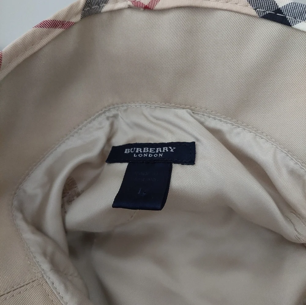 Burberry stylish beige